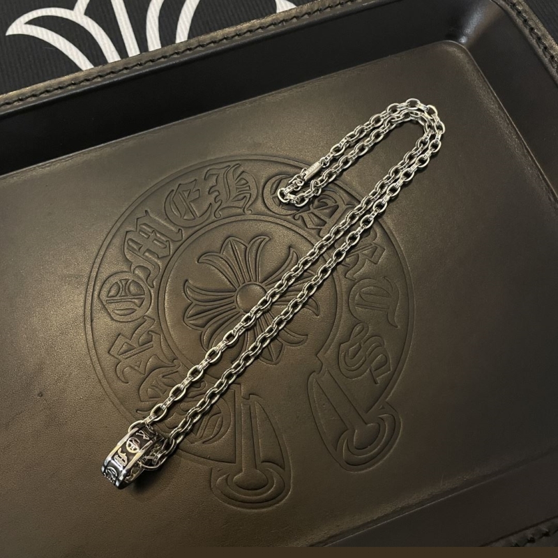 Ch**me He**ts necklaces